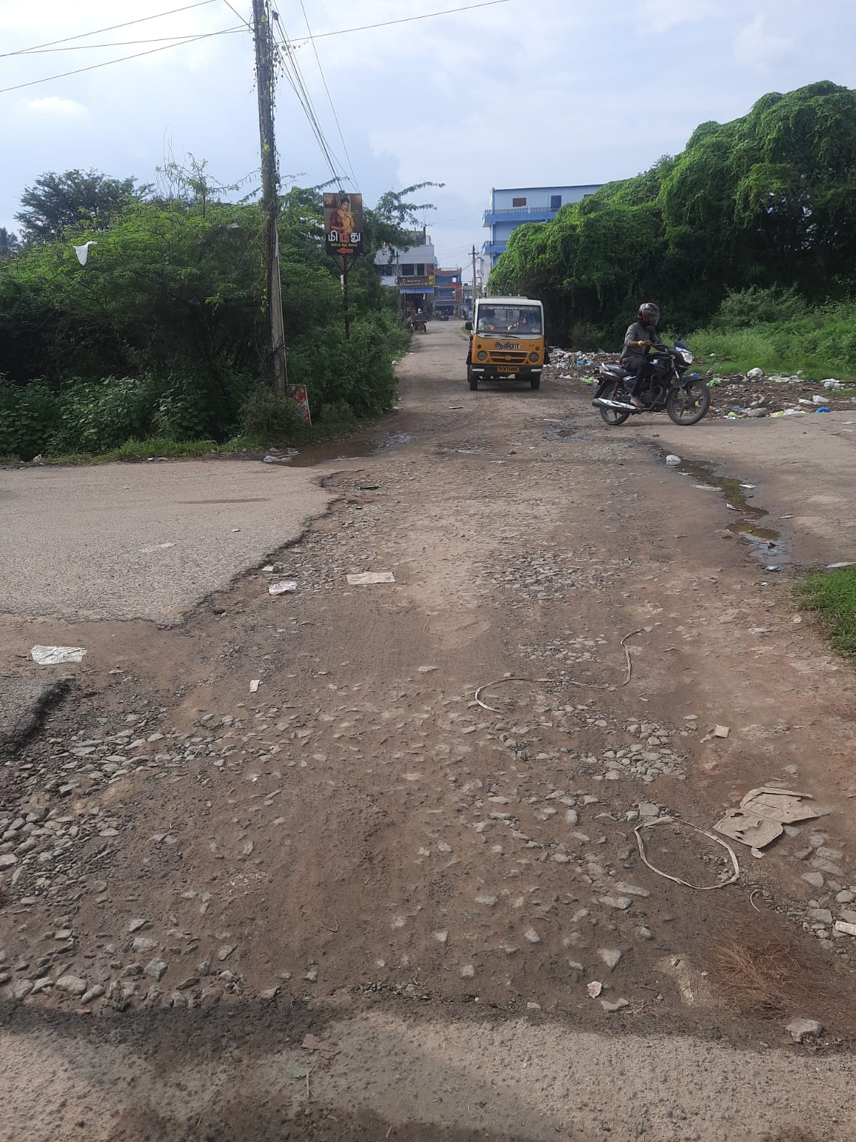 தார்ச்சாலை அமைத்து தர வேண்டி கோரிக்கை,